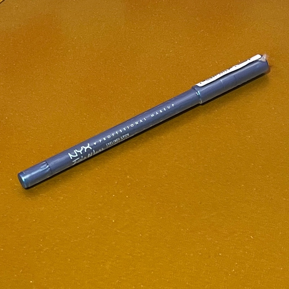 NYX Professional Makeup Eyeliner in Chill Blue